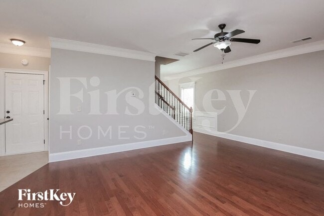 Photo - 621 Summerstone Ln