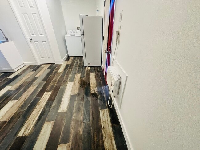 Photo - 152 W Tenth St