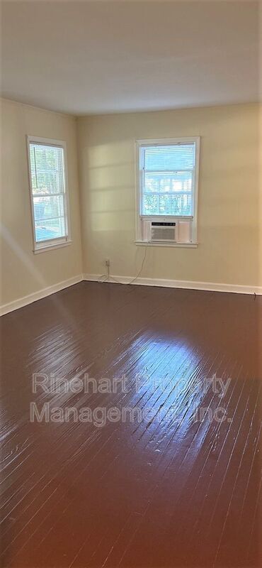 Photo - 352 Scoggins St