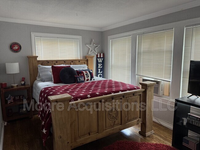 Photo - 1602 N Lockhart St House