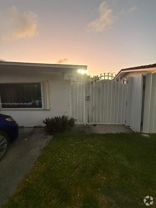 Building Photo - 18670 Belview Dr Unit 3 Rental