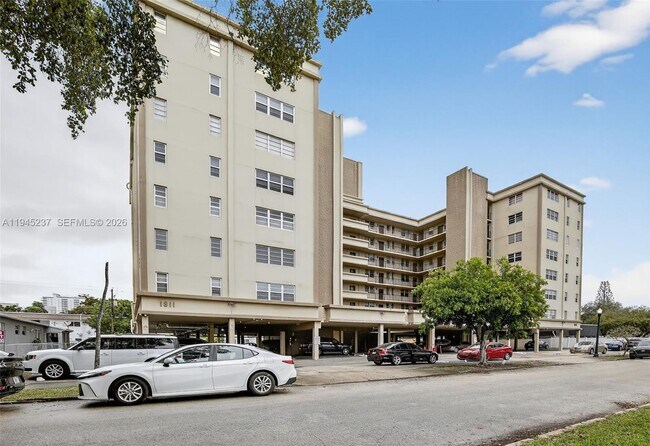 Photo - 1811 Jefferson St Unidad 808