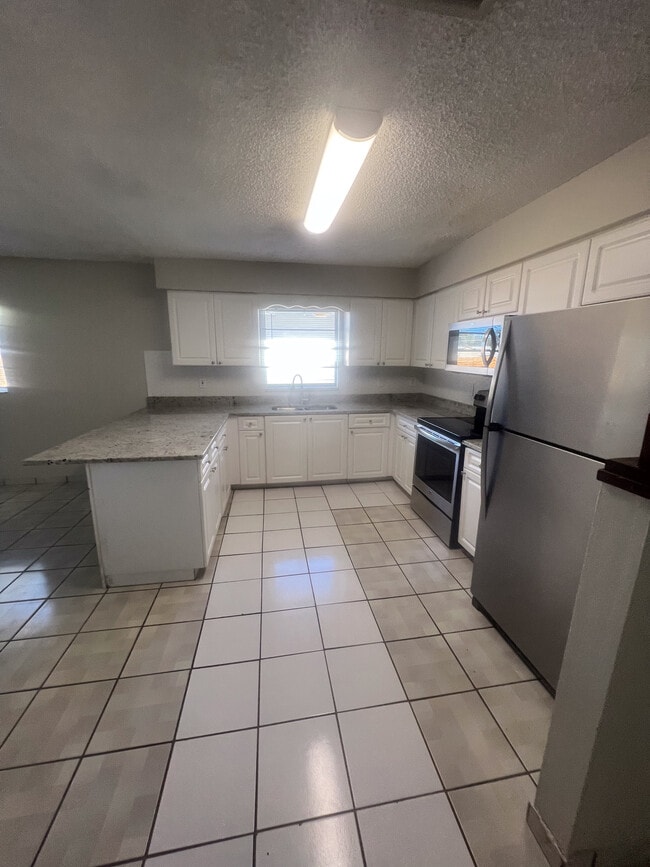 Photo - 7506 N Thatcher Ave