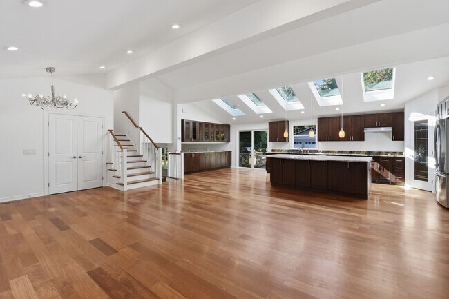 Photo - 3bd/2.5ba Bellevue Home