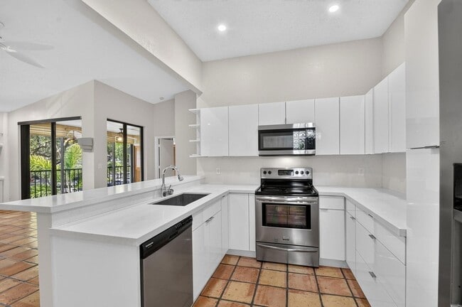 5451 Verona Dr Unit N
