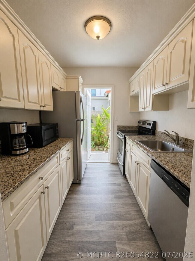 317 NE 13th Ave Unit 2