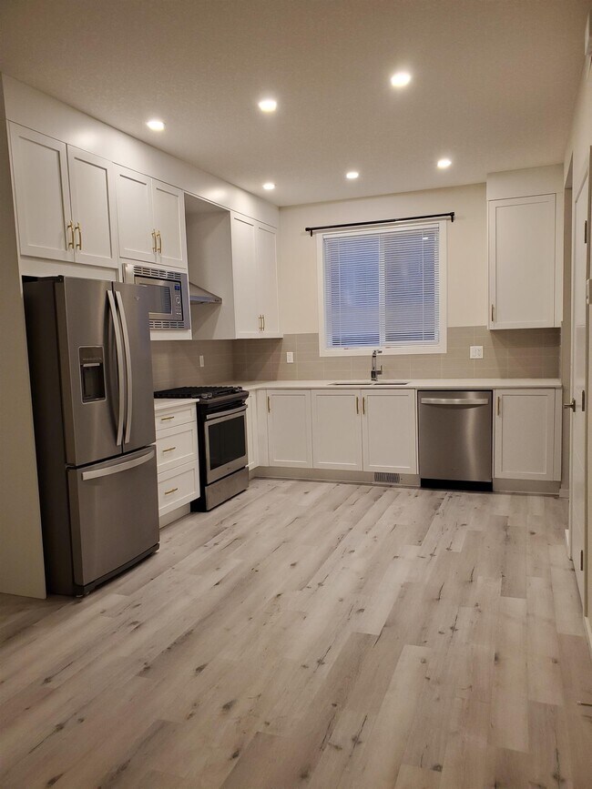 Photo - 120 Redstone Walk NE