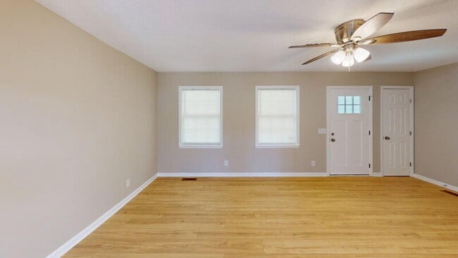 Photo - 196 Highland Dr SW