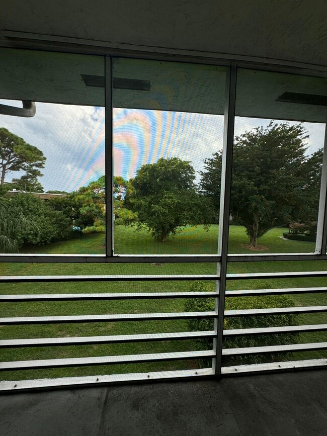 Photo - 2200 Springdale Blvd Unidad 305