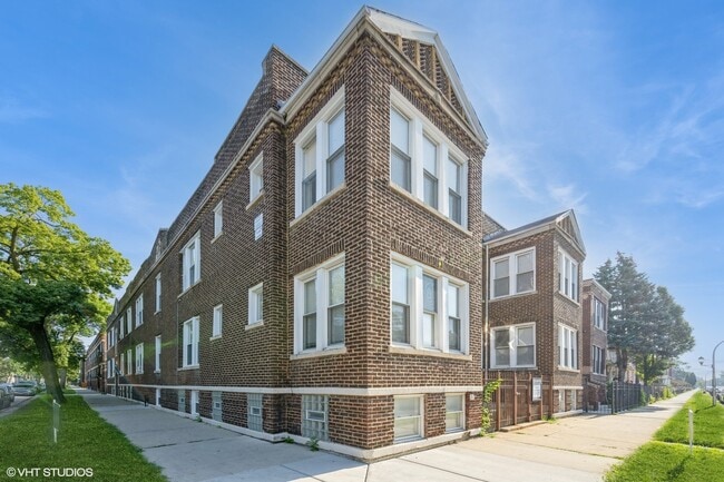 Building Photo - 4954 W Augusta Blvd Unit 2 Rental