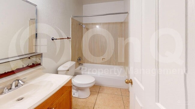 Photo - 1297 E 25th St