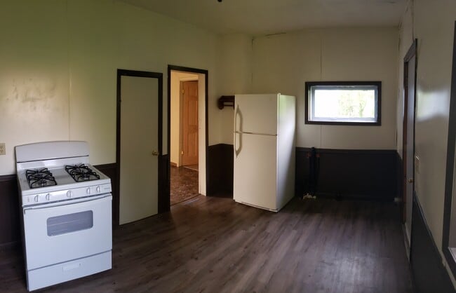 Washer/dryer hookup available on main floor