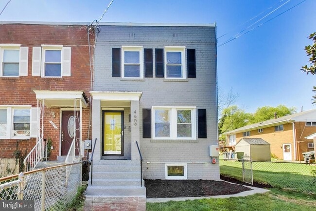 Building Photo - 4609 Hillside Rd SE