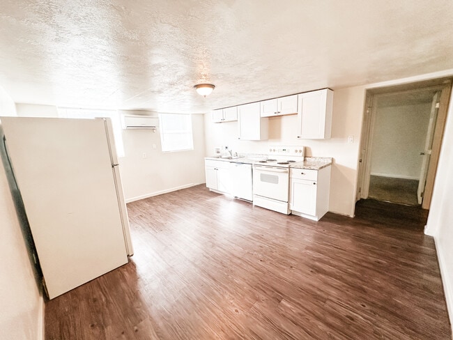 Building Photo - 29 E 300 N Unit A