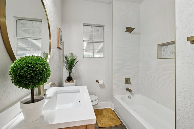 Photo - 1119 W Huisache Ave
