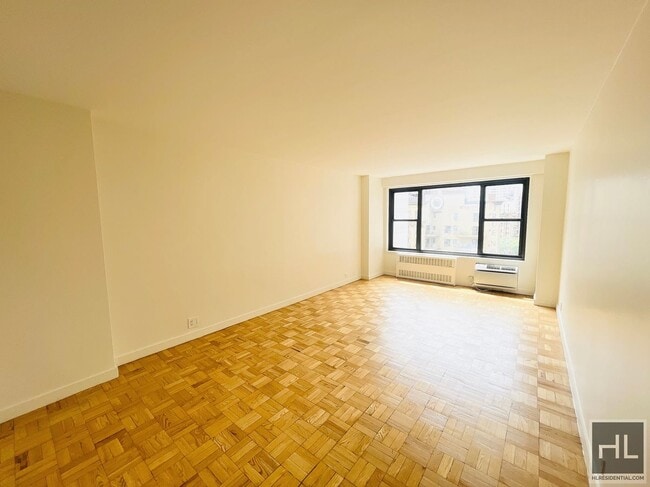 Building Photo - Fourth Avenue