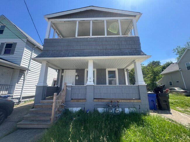 Building Photo - 3405 Roehl Ave