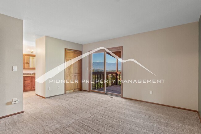 Photo - Beautiful 4 bedroom home with Stunning Col...