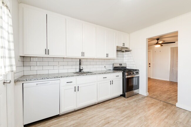 Photo - 314 W 36th St