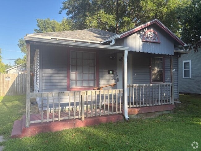 Building Photo - 2 bed/1 bath Rental