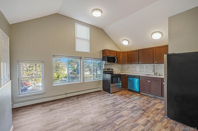 Photo - 158 Oldfield Ave
