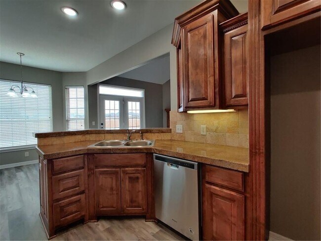 Photo - 1030 Harvest St