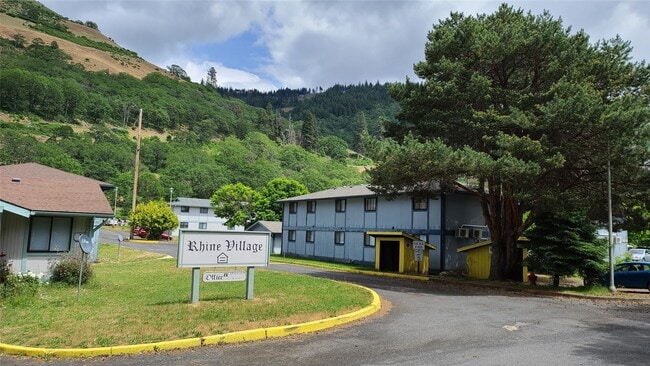 Building Photo - 200 NE Rhine Village Dr Rental