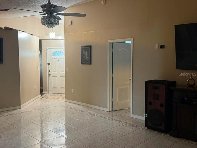 Photo - 1013 Mayfair Pl