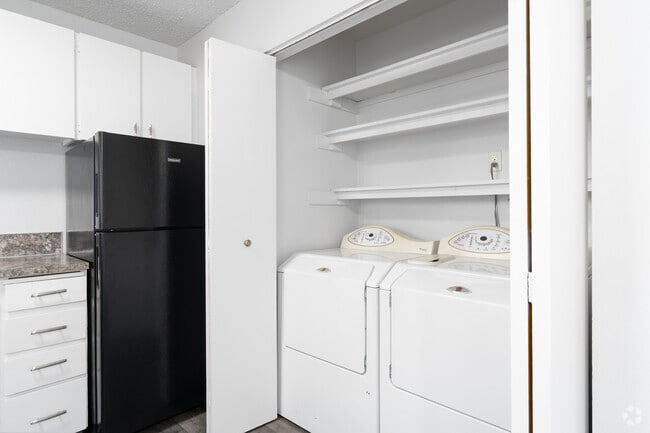 2 habitaciones, 1.5 baños - 1,160 pies cuadrados - Lavandería