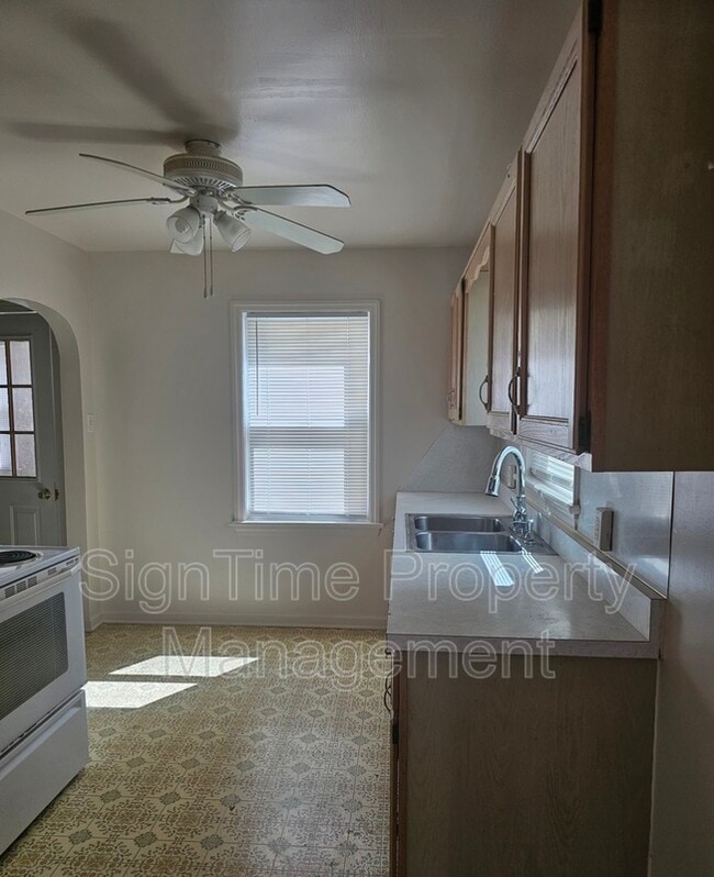 Photo - 10907 Lincoln Ave