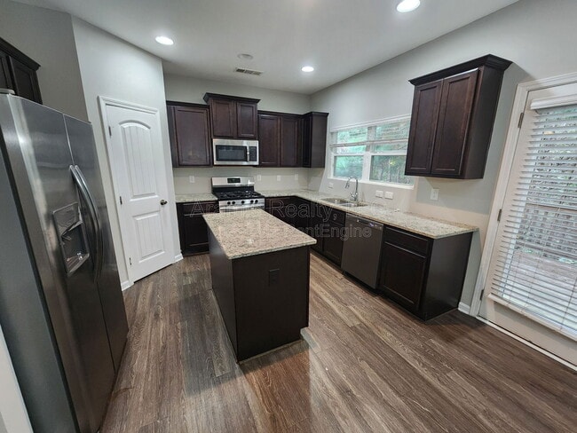 Photo - 187 Laurelcrest Ln