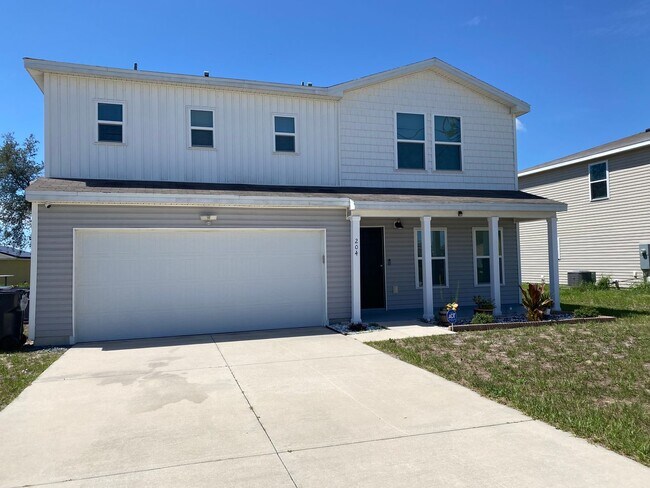 Building Photo - Four Bedroom / Three Bath Home