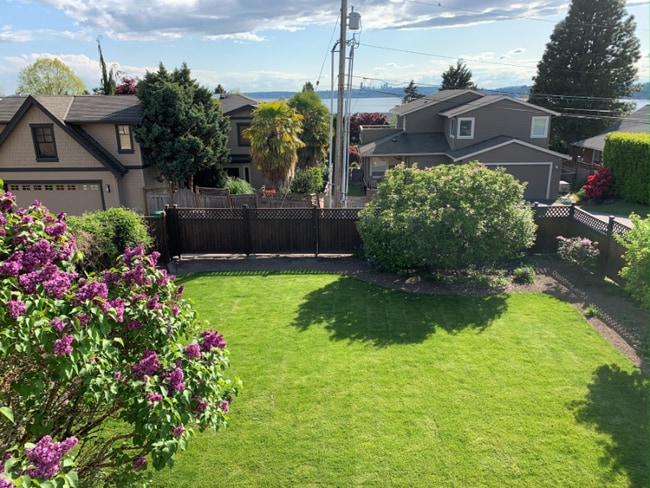 Building Photo - 317 11th Ave W