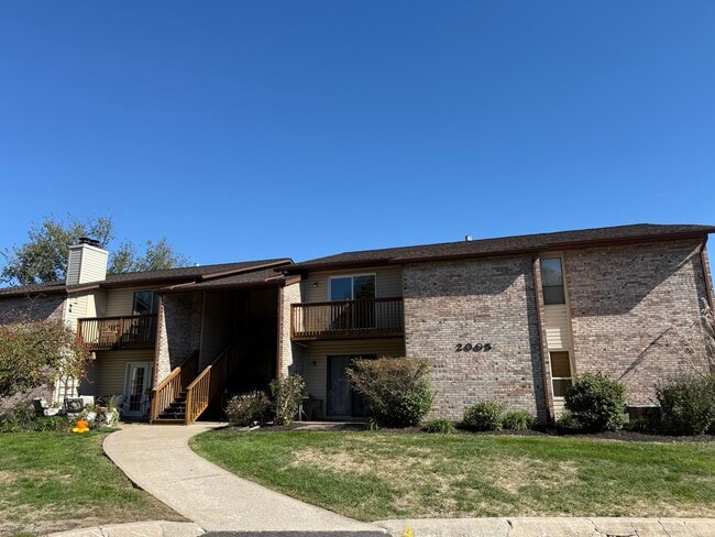 Building Photo - 2005 Waterfront Dr N Unit E