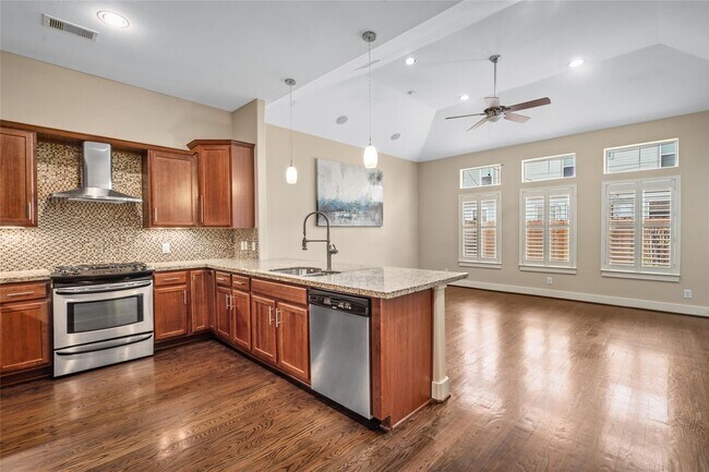 Photo - 6039 Yale St