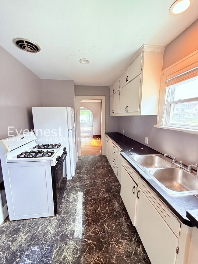 Photo - 3 Bed/1 Bath Home / Vouchers Accepted / Available Now!