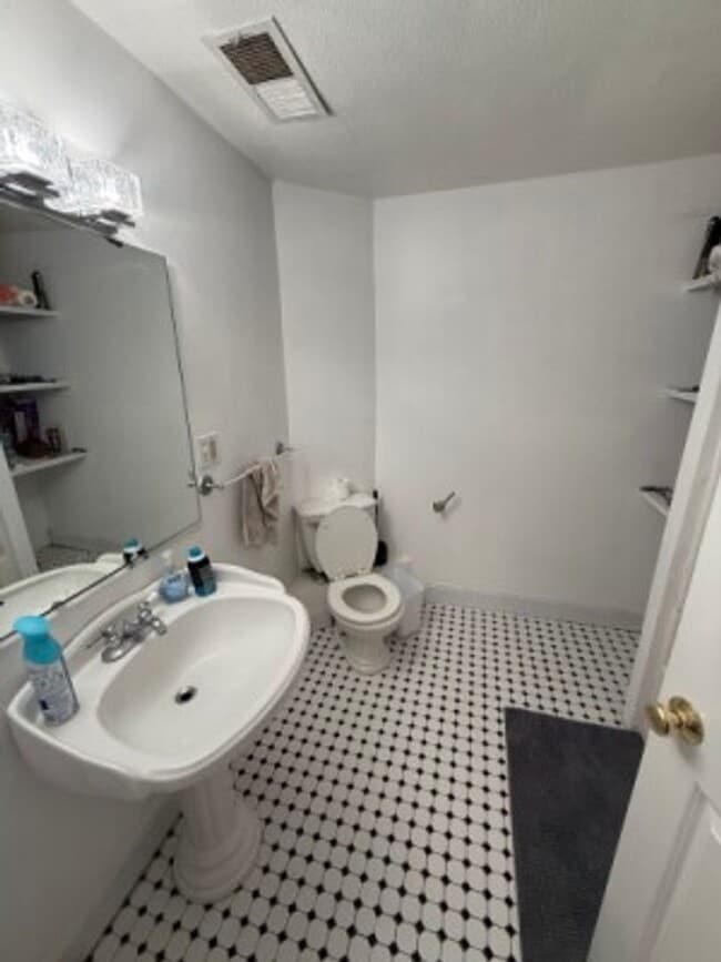 Photo - Southie 3 Bed Apartment - NO FEE - 9/1