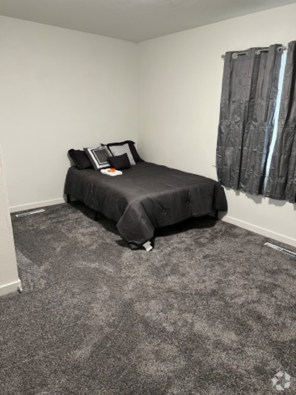 Building Photo - 690 Cambridge Dr Rental