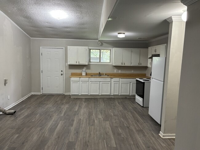 Photo - 616 Simpson St