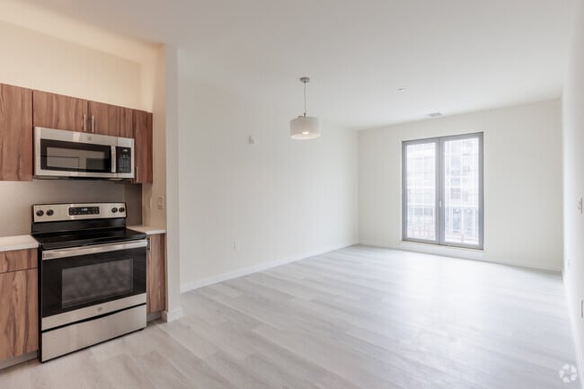 1BR 1BA - 604SF