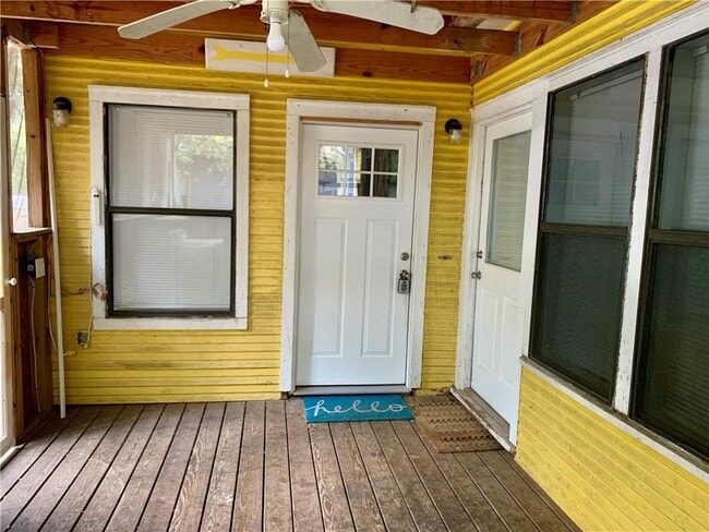 Building Photo - 3504 Duval St Rental