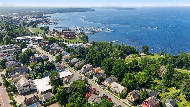 Photo - 72 Lakeview Ter Unit D