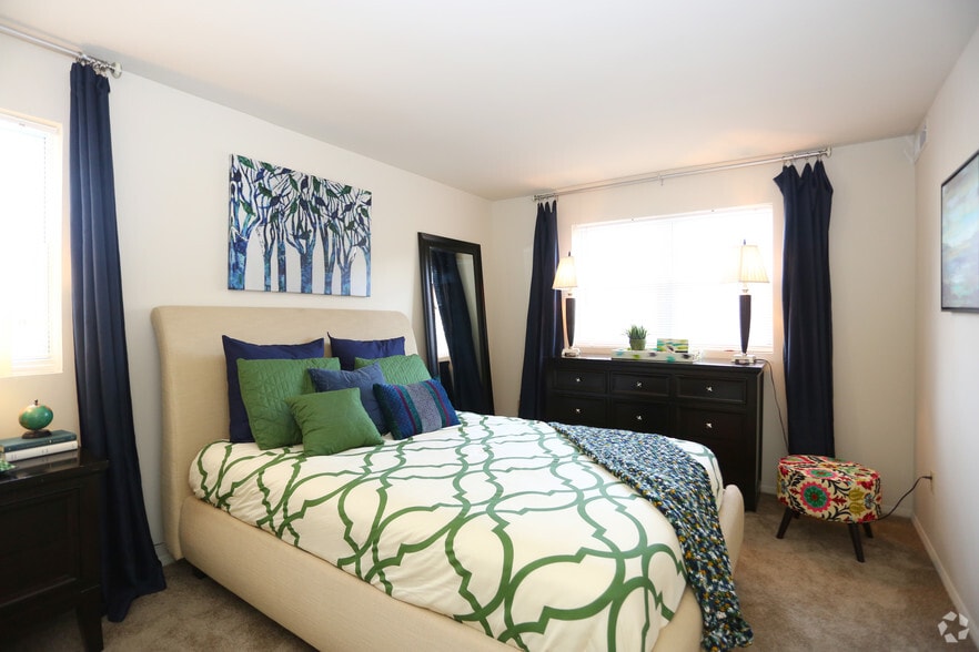 Stage Coach / Olde Stage / Severn Square Apartments For Rent in Glen