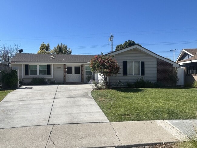 Building Photo - Quiet Family Neighborhood: 3 Bedroom 2 Bat...
