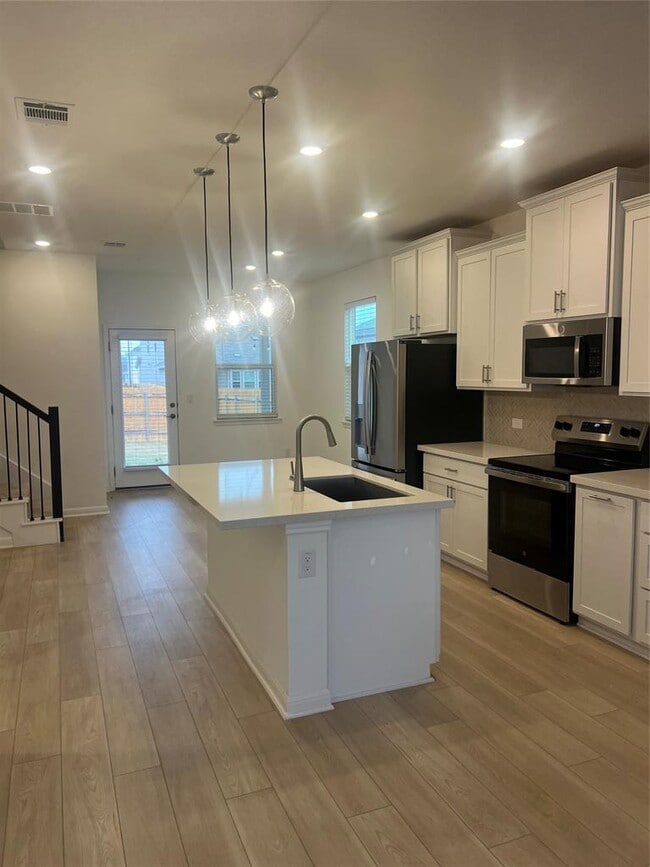 Photo - 848 Long Run