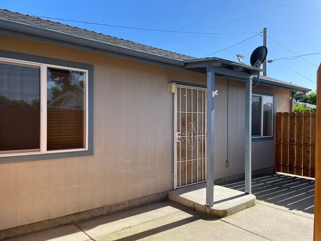 Building Photo - 2055 6th St Unit B