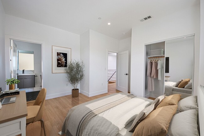 Photo - 2851 S Victoria Ave Unidad 2851 1/2