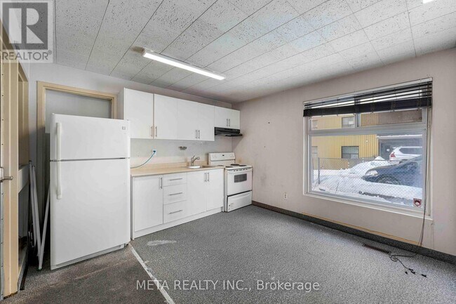 Photo - 1641 Victoria Park Ave Unit 4