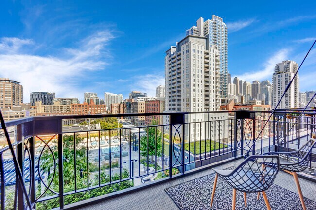 Photo - 360 W Illinois St Unidad 7E