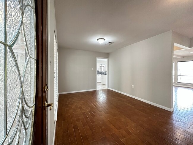 Photo - 11106 Ellwood St
